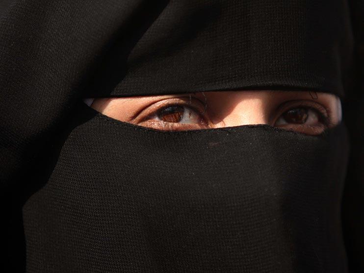 بانوی مسلمان برقع پوش