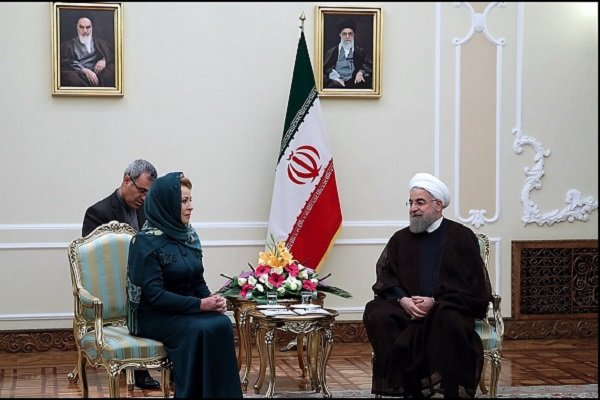 روحاني خلال استقبال رئيسة مجلس الاتحاد الروسي