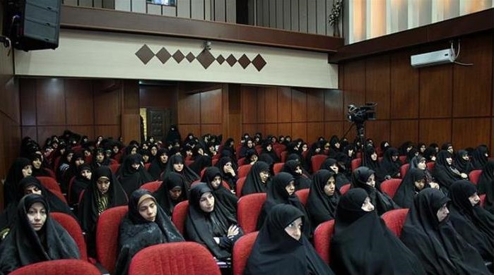 إنطلاق مسابقة لإختيار ممثلي إيران في المسابقة القرآنیة للطلاب والإناث 