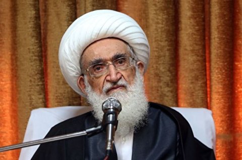على الجميع ان يأخذو بالتعاليم الابوية لقائد الثورة الاسلامية