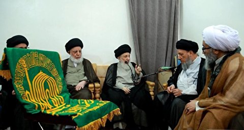 المرجع الحكيم يستقبل وفد العتبة الرضوية المقدسة ويبارك لهم مولد الإمام الرضا (عليه السلام)