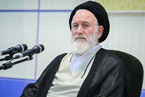 المفاوضة مع امريكا ستضر بكرامة الشعب الايراني