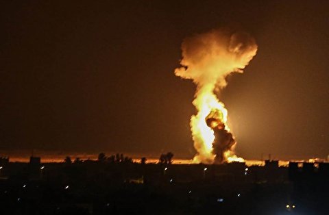 هجوم إسرائيلي ضدّ مواقع في قطاع غزة رداً على البالونات الحارقة