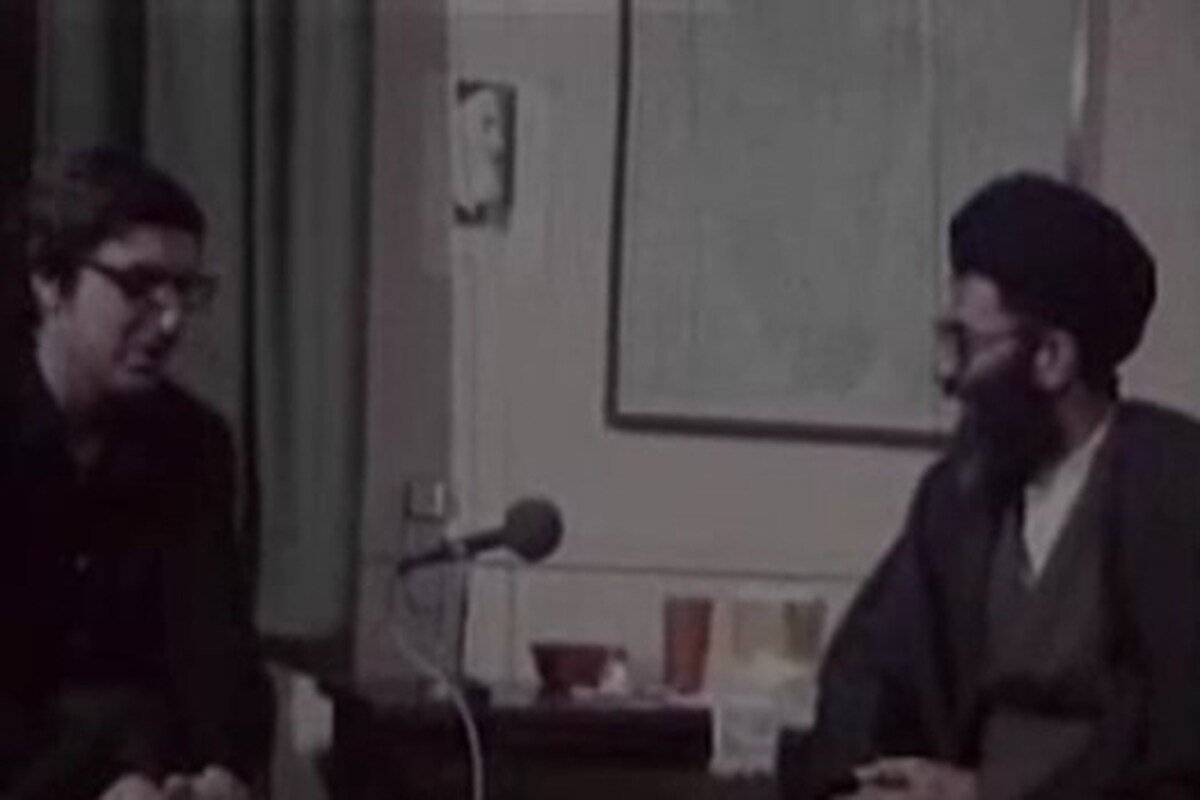نحوه برخورد حضرت آیت‌الله خامنه‌ای با جاسوسان آمریکایی + فیلم