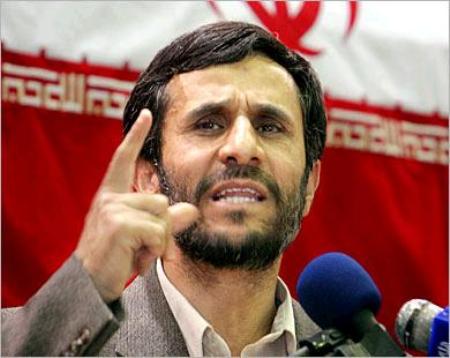 أحمدی نجاد یلوح بقرارات مناسبة فی حال تمت الإساءة للحجاج الإیرانیین.