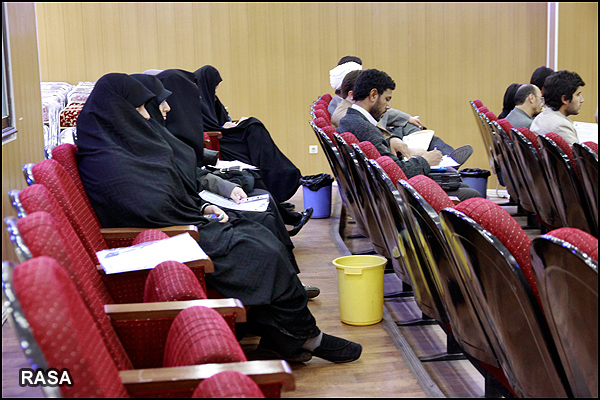 میزگرد تخصصی مردم سالاری دینی و دموکراسی غربی در ارومیه برگزار شد
