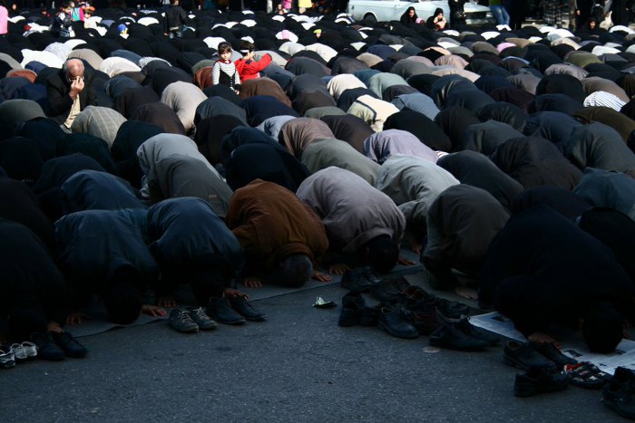 اقامه نماز ظهر عاشورا
