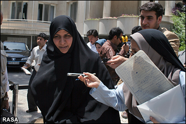 چادر نماد حجاب و عفاف فاطمی است