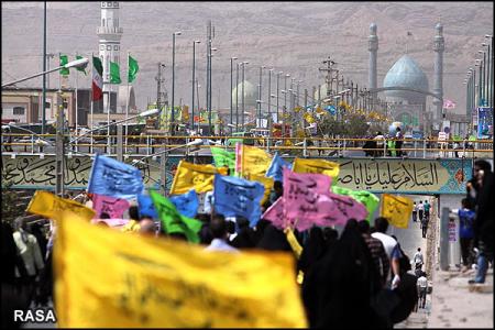 ایران الاسلامیة تشهد احتفالات واسعة فی ذکرى ولادة المصلح الموعود (عج)