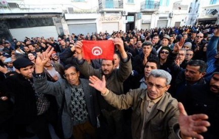 بعد فرار الطاغیة بن علی هل تکون تونس بوابة الثورة فی العالم العربی؟