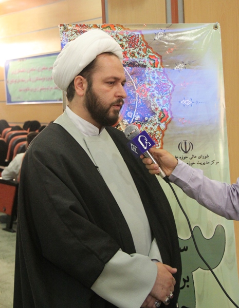 حجت‌الاسلام علي مولايي مدير ارتباطات حوزه‌هاي علميه خواهران