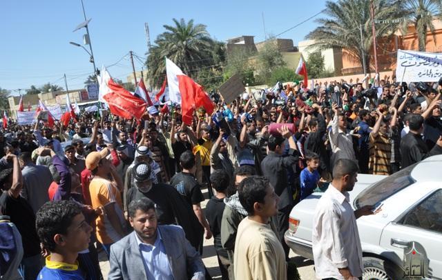 الآلاف من العراقیین یتضامنون مع شعب البحرین