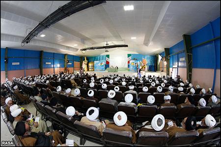 نشست شؤونات طلبگی در مدرسه علمیه الزهرا نطنز برگزار شد
