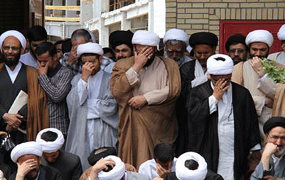تجمع اعتراض‌آميز طلاب مشهد در پي هتك حرمت به مرقد حجر بن عدي