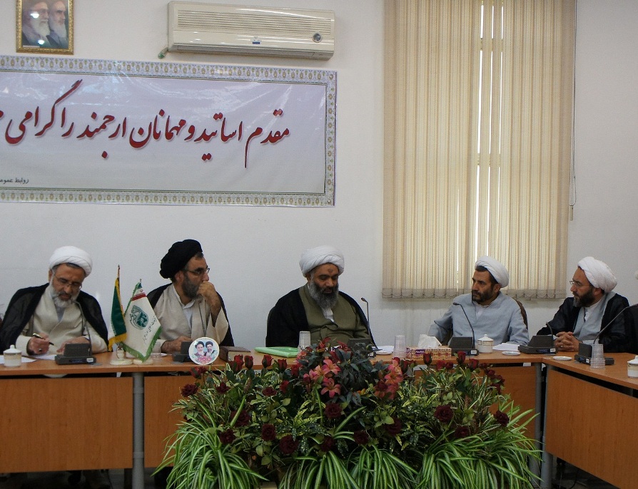 نشست مشترک معاون آموزش حوزه با مسؤولان مؤسسه امام رضا