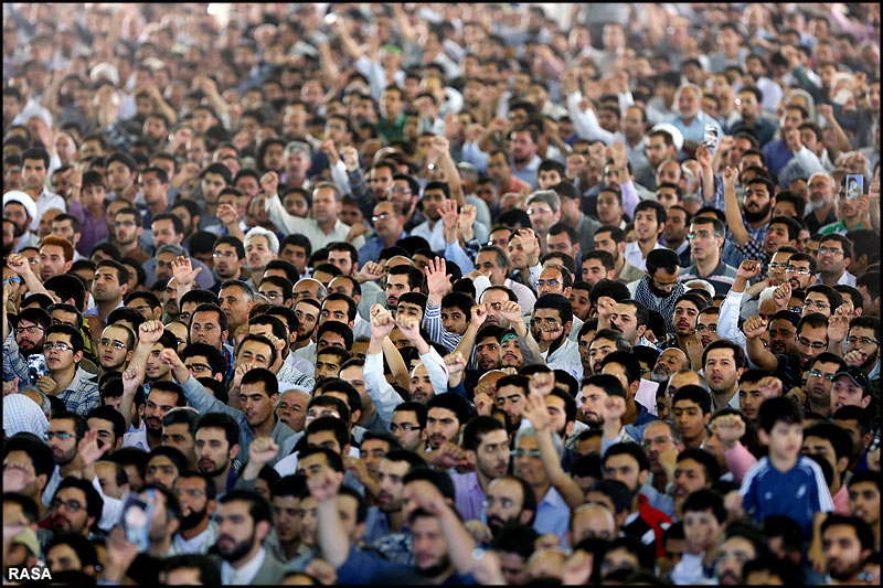 صلاة العيد الفطر بإمامة قائد الثورة الاسلامية في طهران