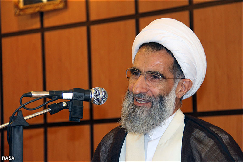 حجت الاسلام و المسلمين نکونام،امام جمعه شهرکرد