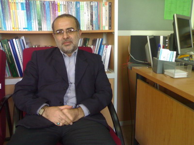 رضا عيسينيا استاديار و عضو هيئت علمي پژوهشگاه علوم و فرهنگ اسلامي