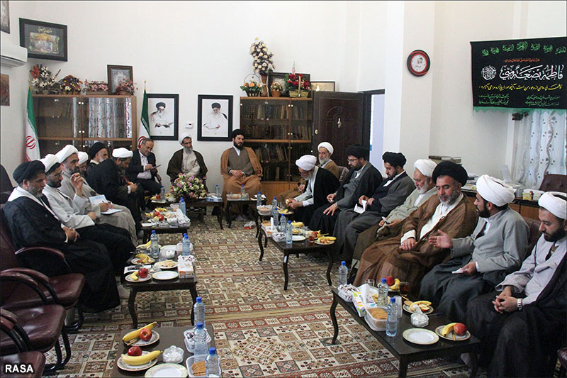 نخستين نشست ماهانه ائمه جمعه چهارمحال و بختياري 