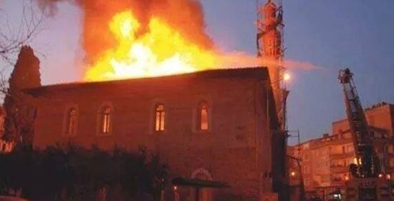 احراق مسجد في ترکيه