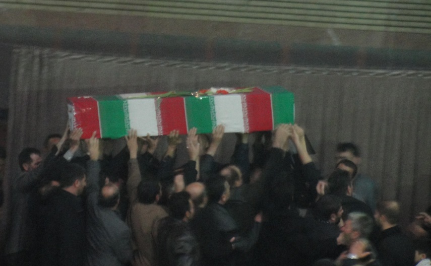 پيکر شهداي گمنام در جمع عزاداران حسينيه ثار الله