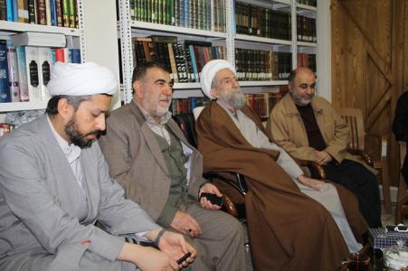 آيت الله هادي باريک بين با جمعي از هيات مديره صندوق قرض الحسنه حضرت ابوالفضل(ع)