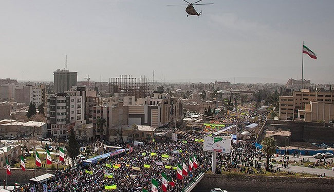 مسيرات حاشدة في ذکرى الثورة بمختلف محافظات ايران