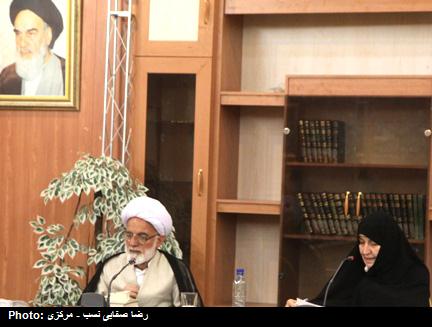 نشست درس اخلاق ويژه بانوان استان مرکزي با حضور آيت الله دري نجف آبادي