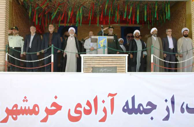 مراسم صبحگاه مشترک نيروهاي مسلح استان مرکزي که در پادگان امام علي(ع) اراک 