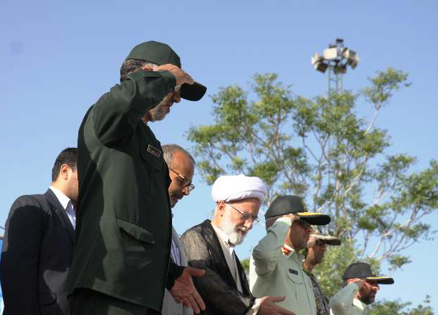 مراسم صبحگاه مشترک نيروهاي مسلح استان مرکزي که در پادگان امام علي(ع) اراک