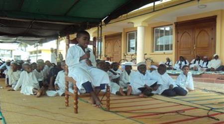 رقابت دانش آموزان تانزانيا در مسابقات حفظ قرآن