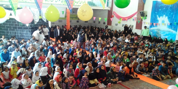 جشن غنچه‌هاي غدير در مدرسه علميه امام صادق زاهدان