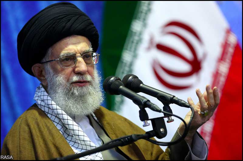 قائد الثورة يستقبل قيادات الجيش في شمال ايران