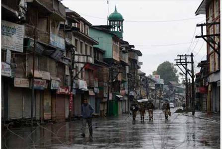 تعطيلي کشمير در اعتراض به زنده سوزي نوجوان مسلمان از سوي اوباش هندو