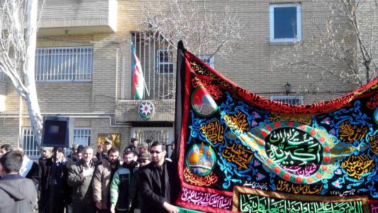 تجمع مقابل کنسولگري آذربايجان در تبريز