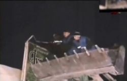 پايين کشيدن پرچم عزاي حسيني توسط پليس آذربايجان