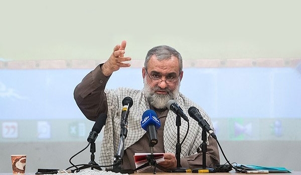 رئيس منظمة تعبئة المستضعفين في ايران، العميد محمد رضا نقدي، 