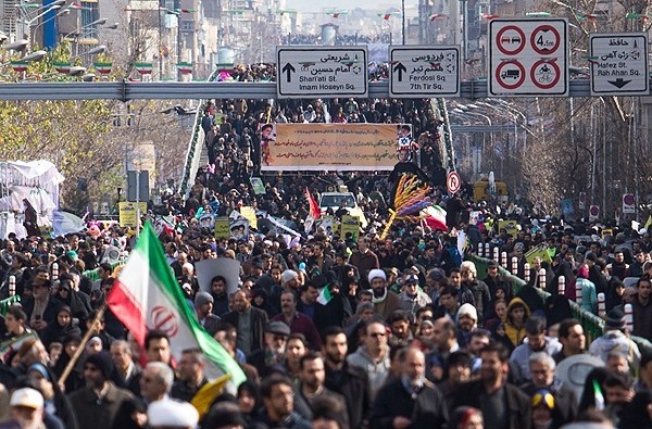 مسيرات مليونية لإحياء الذکرى الـ37 لانتصار الثورة