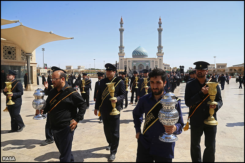 الحشود تحيي ذكرى استشهاد الامام الكاظم عليه السلام في قم المقدسة