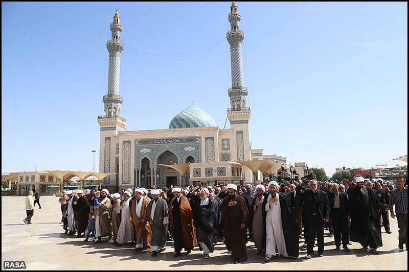 الحشود تحيي ذكرى استشهاد الامام الكاظم عليه السلام في قم المقدسة