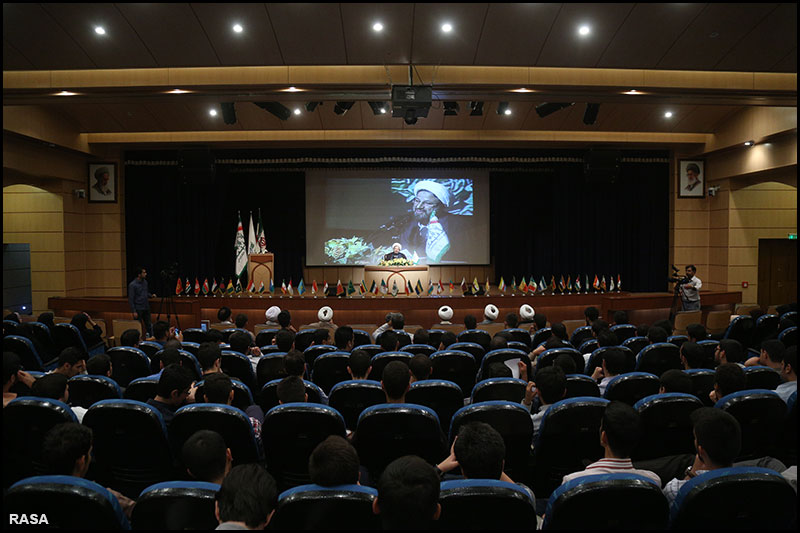 همايش گفتمان نخبگان علوم انساني در قم