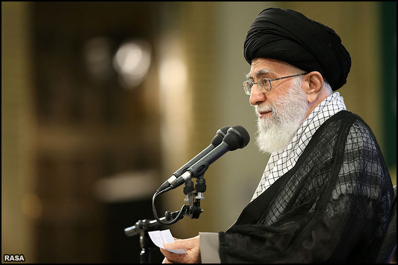 قائد الثورة الاسلامية يستقبل ائمة الجمعة والجماعات في طهران