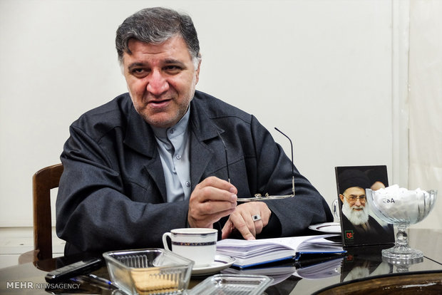 اخوان فرد کارشناس ارشد مسائل حقوق بین الملل