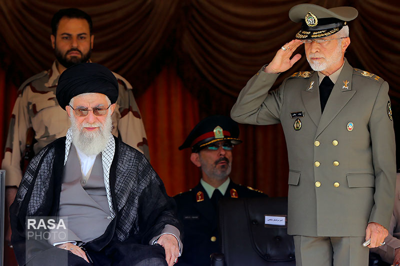 القائد العام للقوات المسلحة الإيرانية الامام الخامنئي 