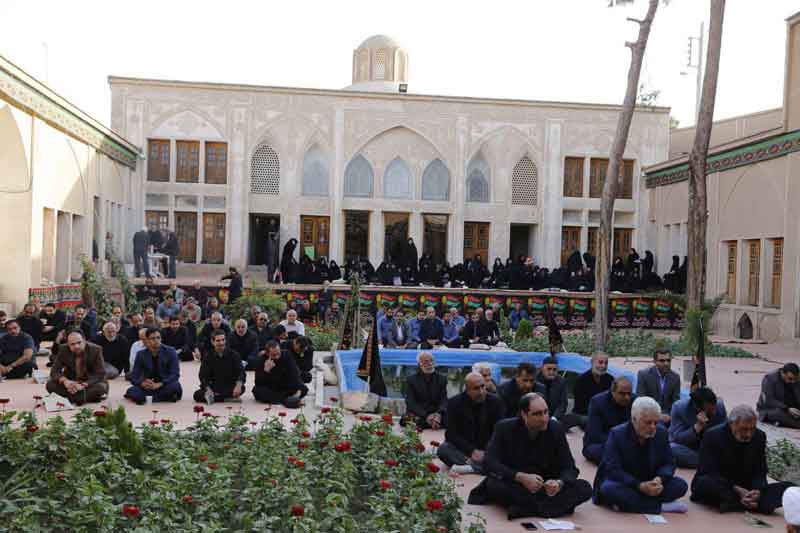 مراسم پر فيض زيارت عاشورا در خانه تاريخي آل ياسين كاشان