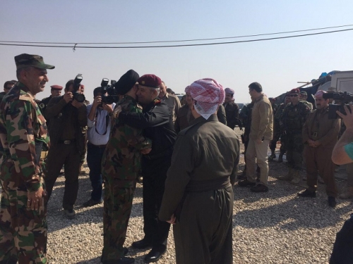 رئيس التحالف الوطني يتفقد القطعات العسكرية شمال مدينة الموصل 