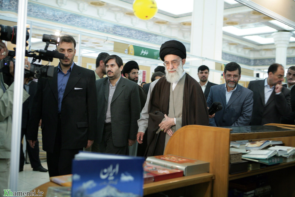 رهبر انقلاب در نمایشگاه بین المللی کتاب تهران