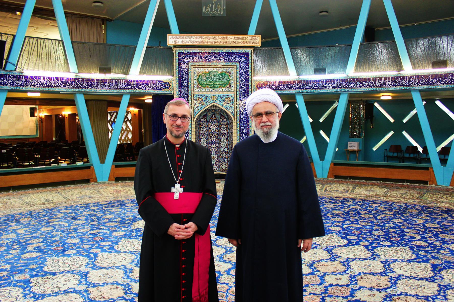 الأسقف الأعظم یزور مرکز هامبورغ الإسلامي 