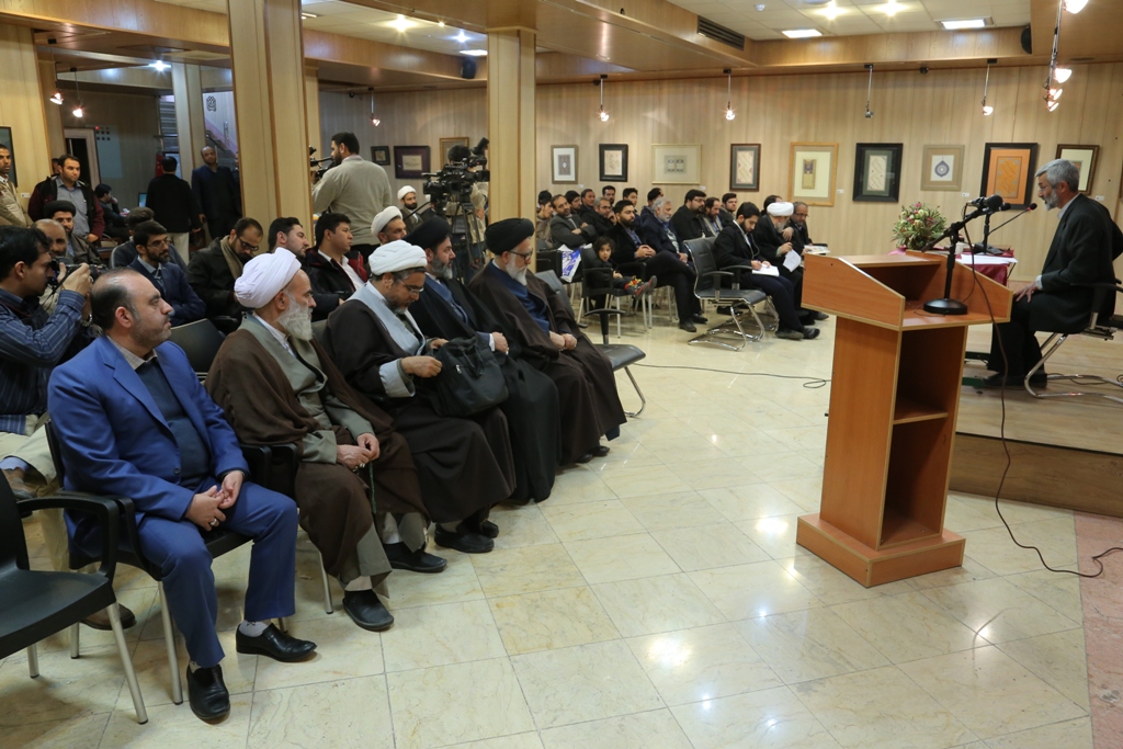 زین العالدین اسماعیلی رییس انجمن طلاب خوشنویس کشور