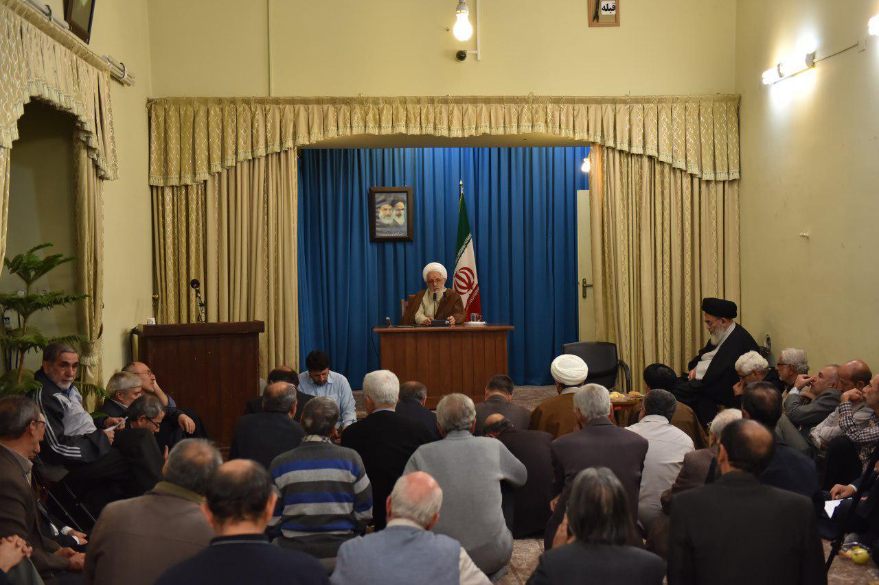 نشست یاران انقلاب با آیتالله ایمانی